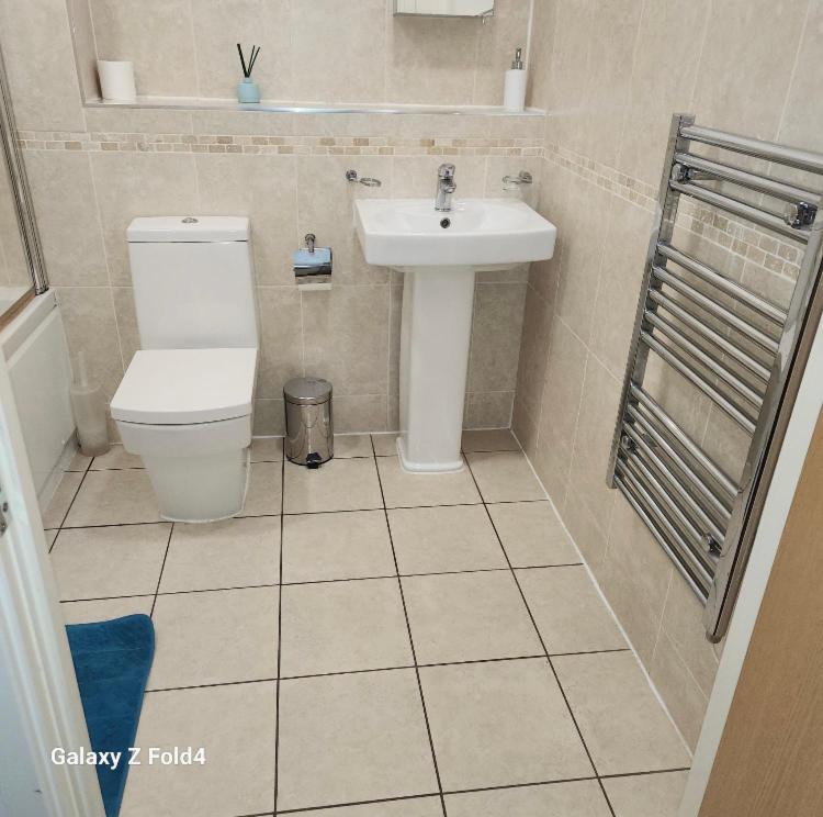 J Quarter - Sleeps 5 Long Term & Families Comfortably, 4 Beds, 2 Bathrooms Birmingham Exteriér fotografie