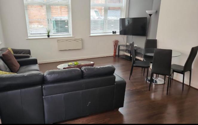 J Quarter - Sleeps 5 Long Term & Families Comfortably, 4 Beds, 2 Bathrooms Birmingham Exteriér fotografie