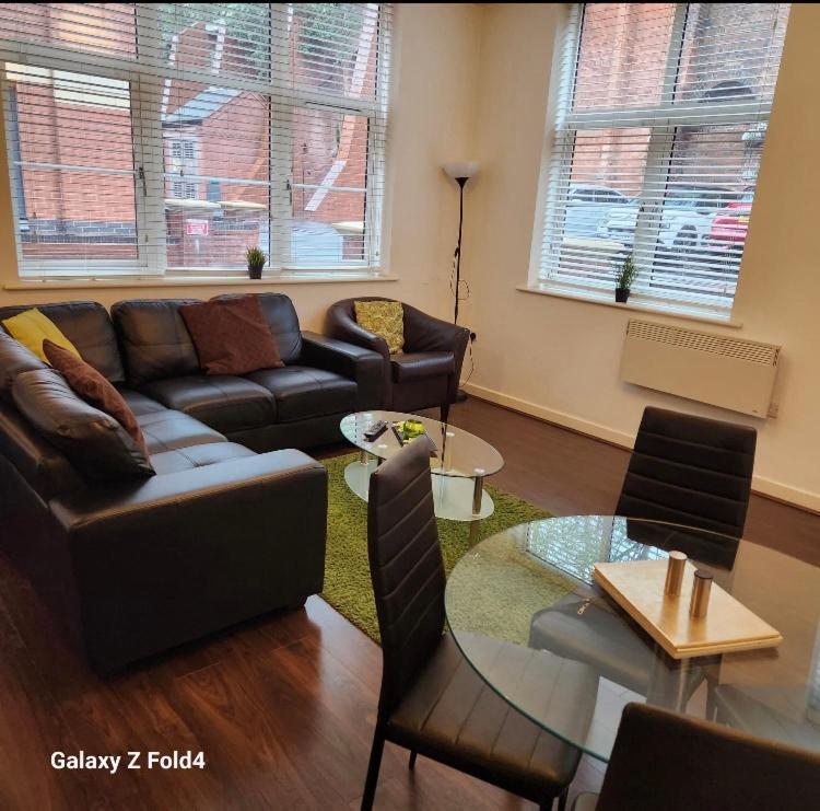 J Quarter - Sleeps 5 Long Term & Families Comfortably, 4 Beds, 2 Bathrooms Birmingham Exteriér fotografie