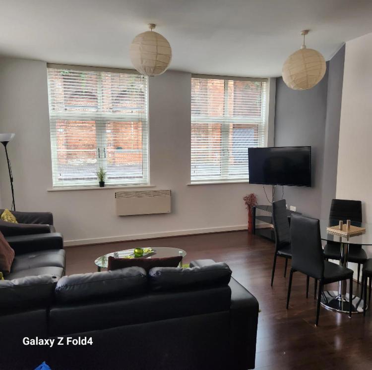J Quarter - Sleeps 5 Long Term & Families Comfortably, 4 Beds, 2 Bathrooms Birmingham Exteriér fotografie